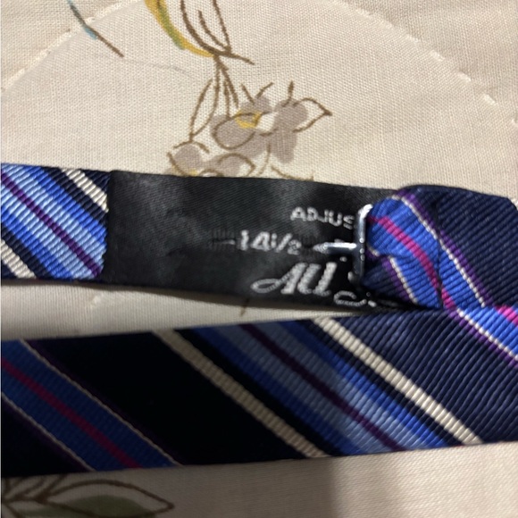 Pair of silk bow ties - Picture 2 of 3